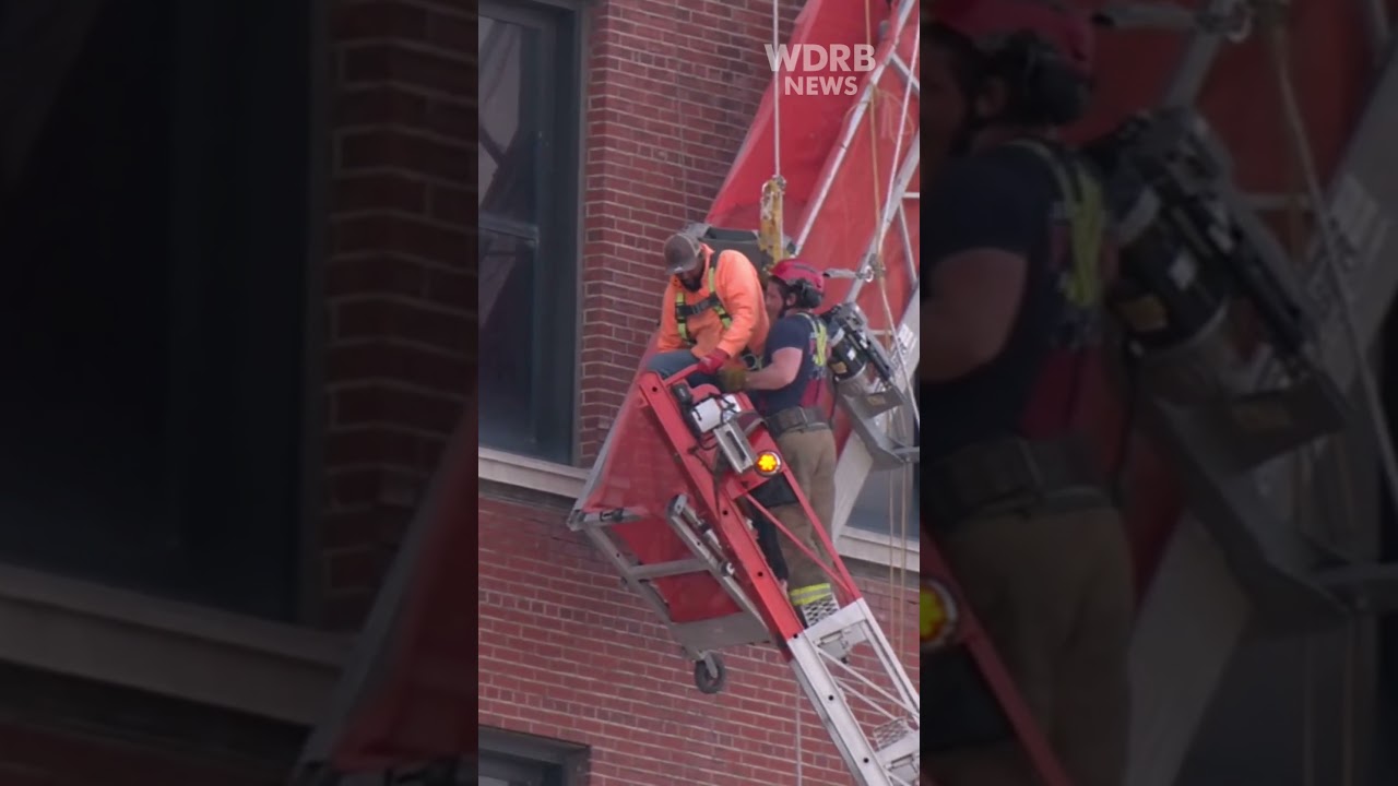 Window washers rescued after scaffolding fails in downtown Louisville