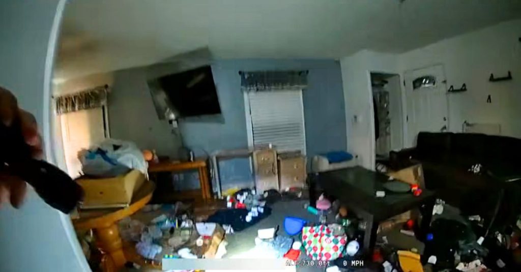 2 kids found eating 'raw, spoiled meat' hiding next to bed after mom abandoned them days earlier: Police say