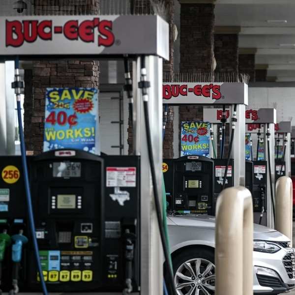 Buc-ee’s new gas pump policy sparks customer debate