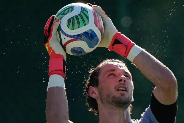 2 men from Texas charged after gear stolen from England squad en route to Kansas City World Cup base